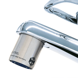 Swiss Steel a fait fabriquer un robinet en acier inoxydableAquaClic pour le robinet en métal noble.