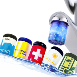 verschiedene AquaClic-Modelle der Standard-Kollektion sowie individuelle Modelle zB von Postfinance für den Wasserhahn